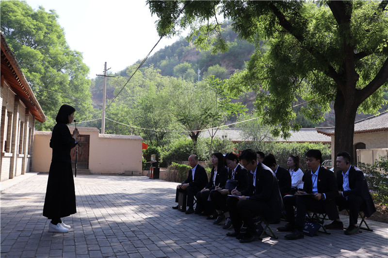 现场教学《毛泽东与毛岸英的感天动地父子情》.jpg