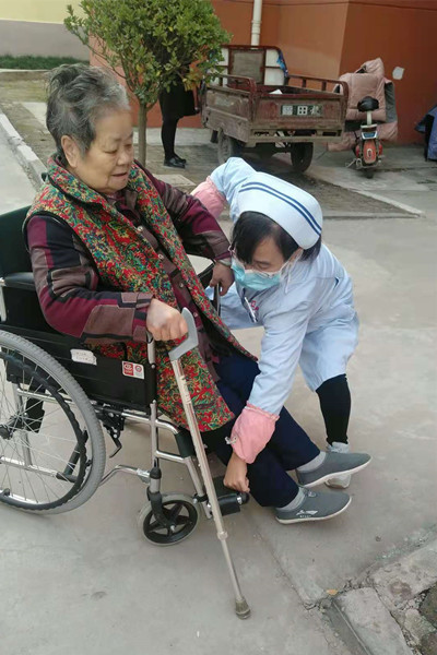 陕广医院服务患者1.jpg 陕广医院服务患者1.jpg