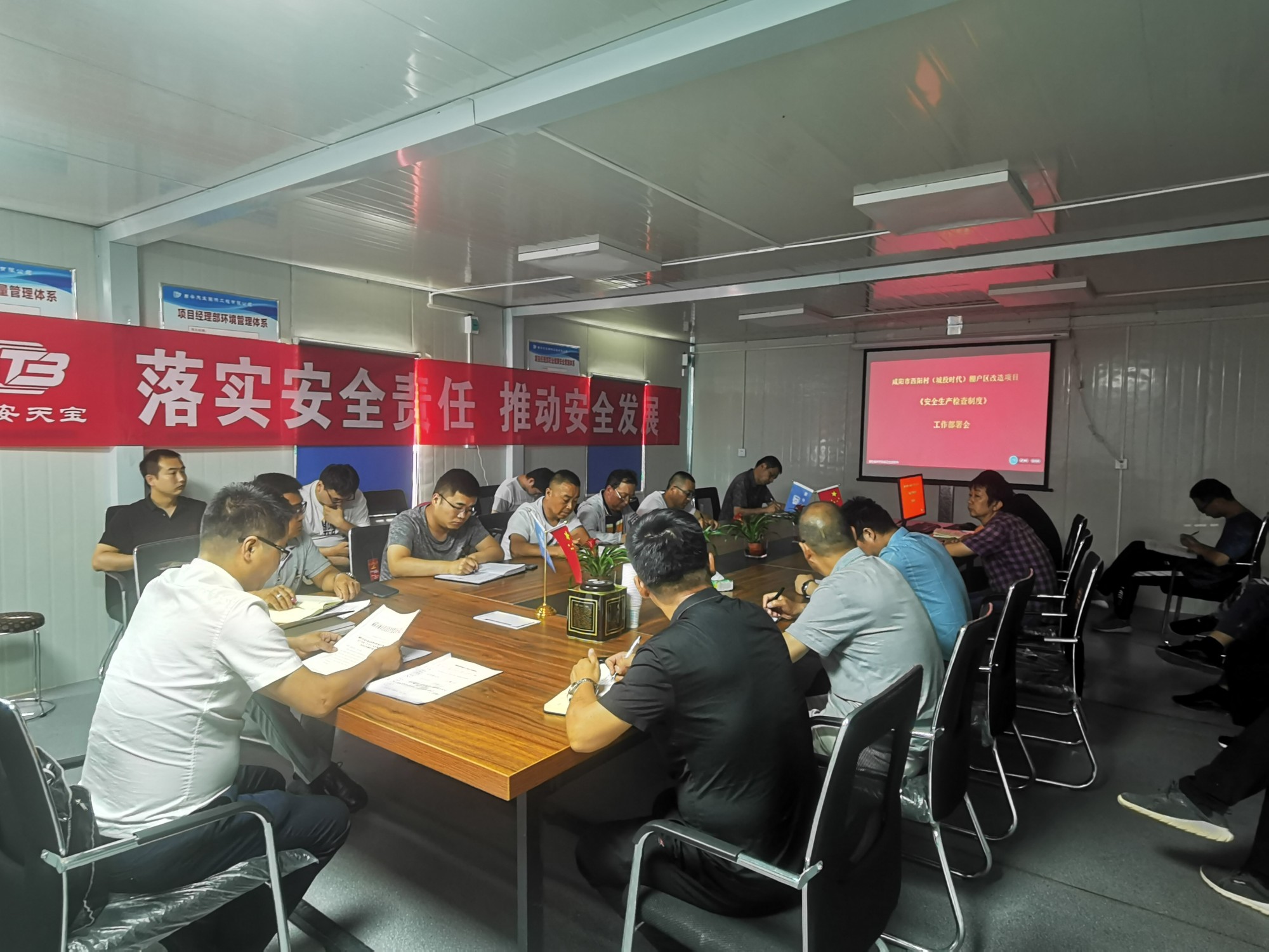 2103692842.jpg 2103692842.jpg